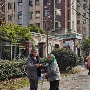 秦才东与家人.jpg 秦才东与家人.jpg